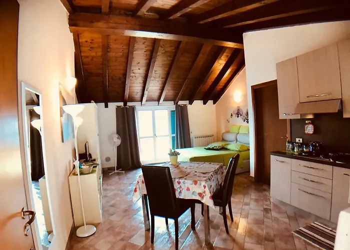 New Attic View 4 公寓 *